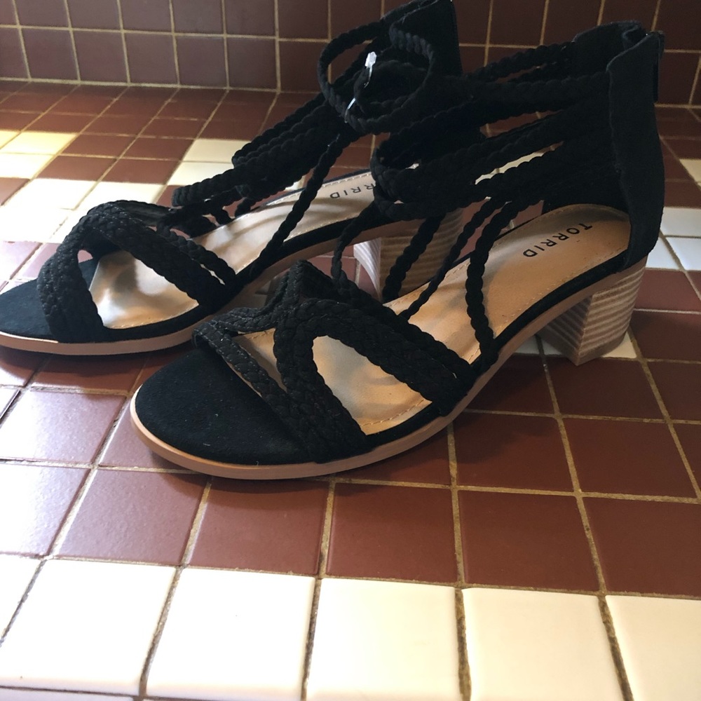 NWT torrid sandals with block heels size 10